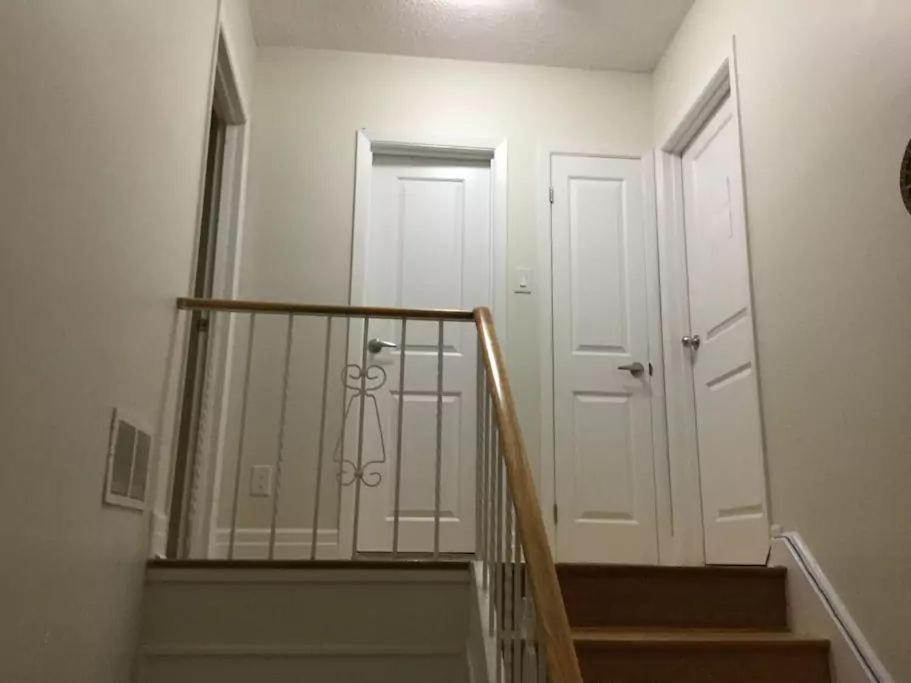 Private Rooms 5 Min Finch West Subway - York University Toronto Extérieur photo