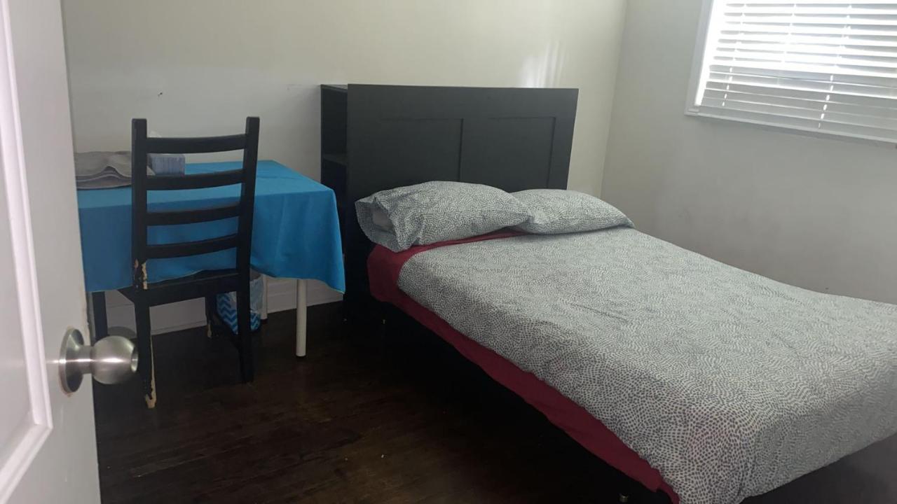 Private Rooms 5 Min Finch West Subway - York University Toronto Extérieur photo